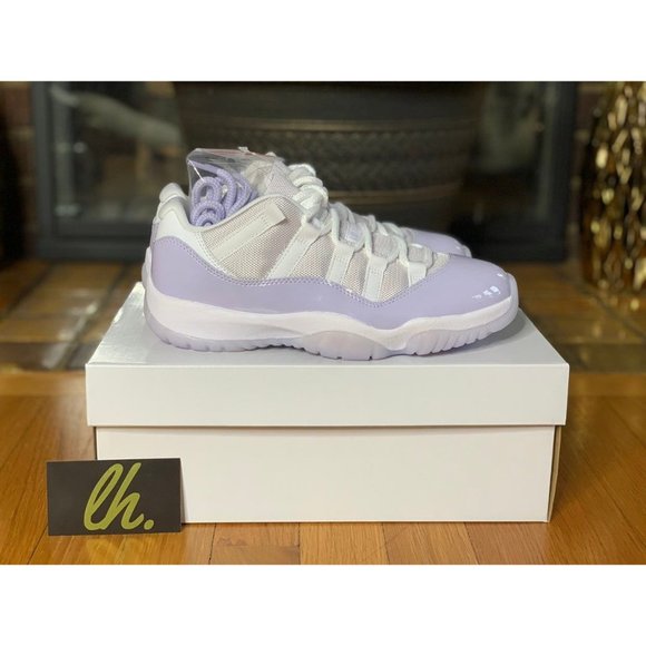 Size 8 Air Jordan Retro 11 Low "Pure Violet" - Picture 3 of 5